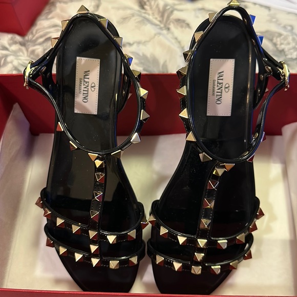 WORN Valentino Garavani Rockstud Rubber Sandals - Picture 2 of 7